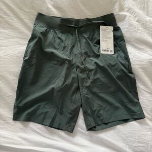 NWT LULULEMON T. H. E. SHORT 9” LINERLESS MENS SHORT